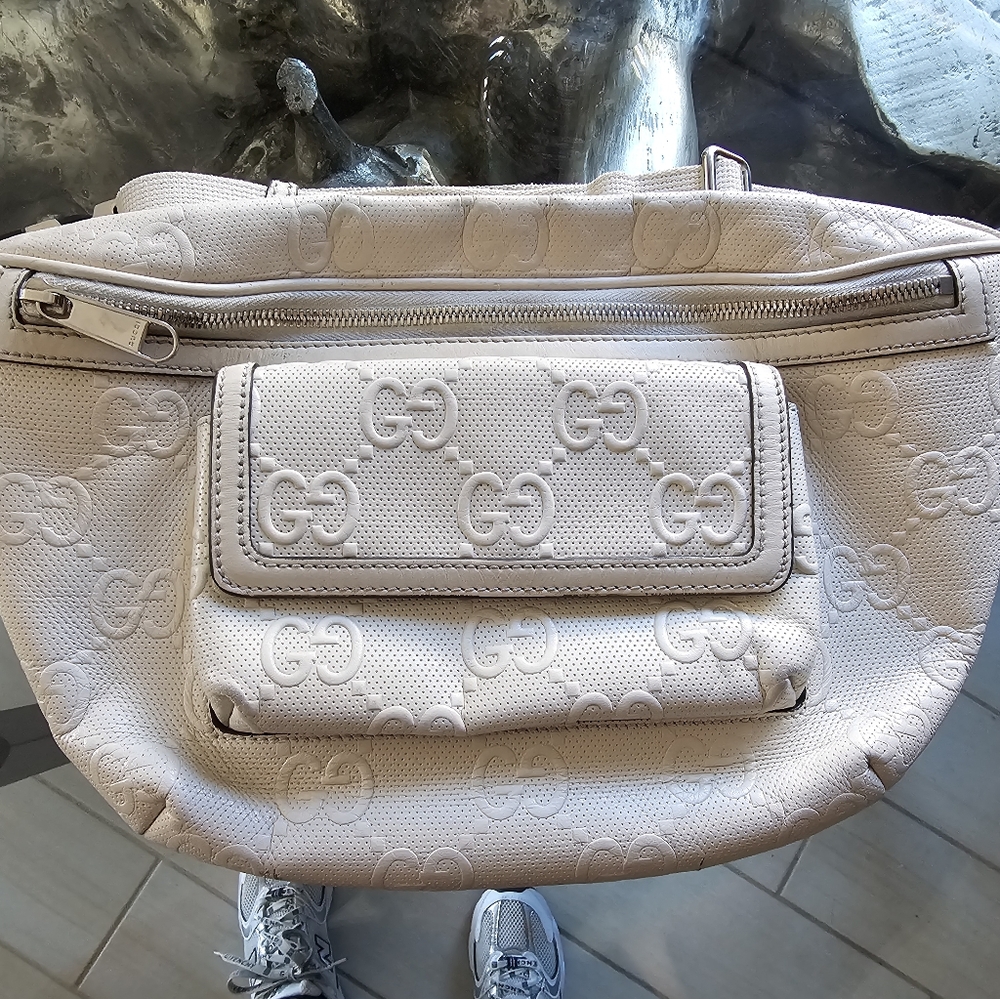 Gucci gg jumbo embossed belt bag fanny pack